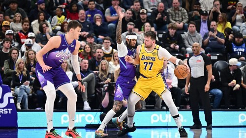 “太阳报：亚洲杯韩国队内讧，孙兴慜冲突中手指脱臼出局”